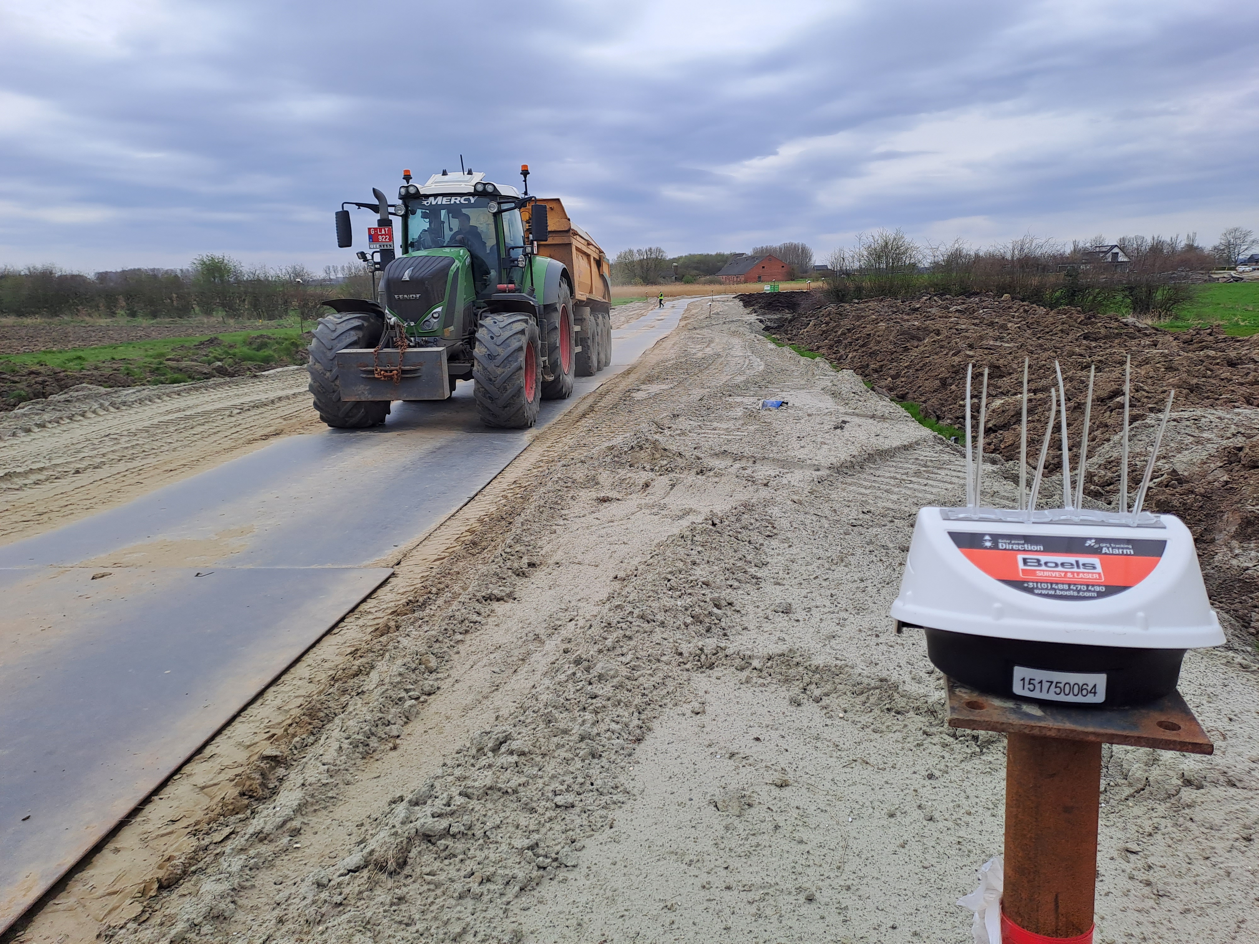 KWS Infra misst Bodensetzungen und -verschiebungen mit Locator Ones